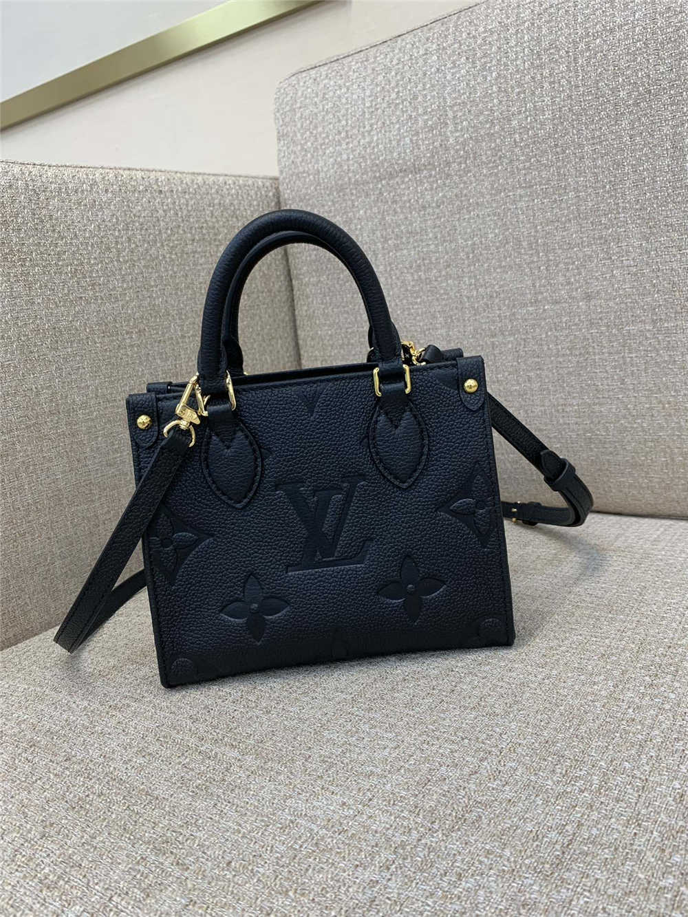 Louis Vuitton ONTHEGO BB  M46993  size：18x15x8.5cm 2025 new 